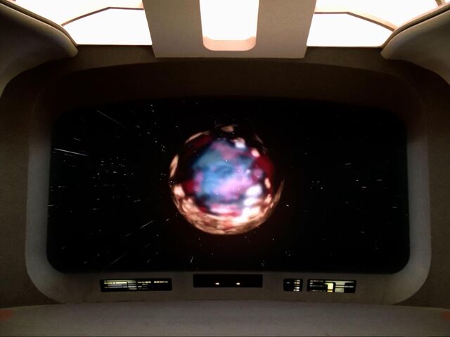 Plik:Main-monitor-0020 TNG S1E01-Encounter At Farpoint.jpg