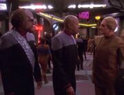 Worf protestiert gegen Martoks Verhaftung.jpg