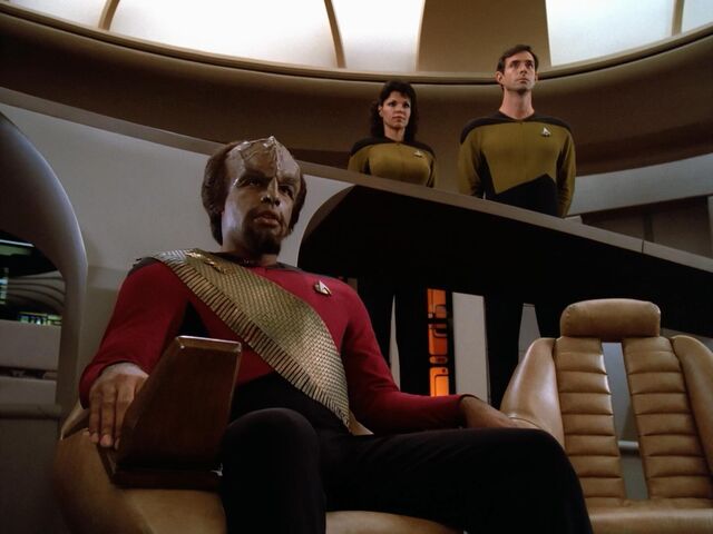 Plik:S1E01-Encounter At Farpoint 00.15.28.jpg
