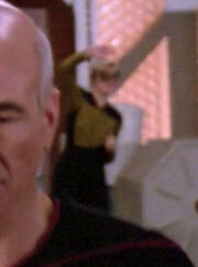 Tasha Yar winkt.jpg