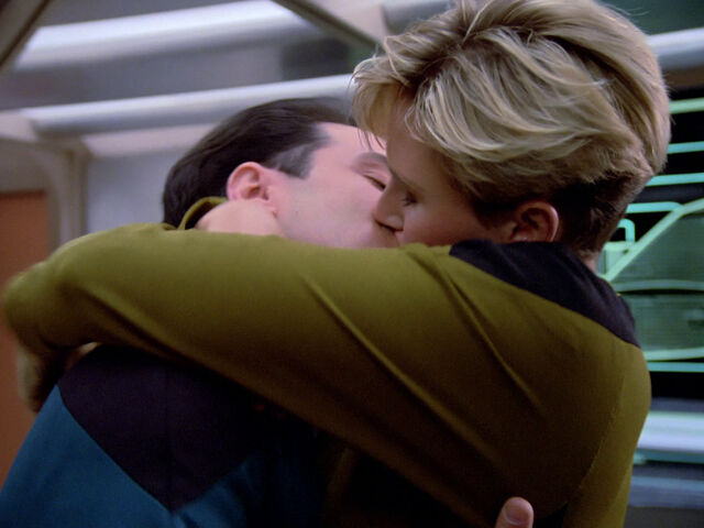 File:Tasha kisses crewman.jpg