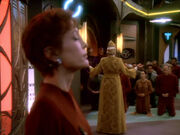 Winn und Bajoraner beten.jpg