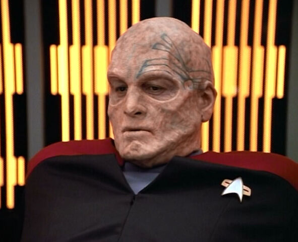 File:Chakotay bald with tattoo.jpg