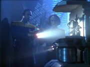 Tuvok und B'Elanna finden die Konsole