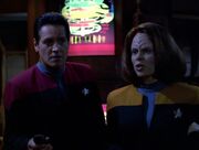 Chakotay und Torres befreien den Doktor.jpg