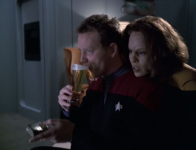 File:Tom and B'Elanna watch TV.jpg