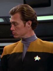 Sternenflottenoffizier Sicherheit 1 USS Voyager 2371 Sternzeit 48546.jpg