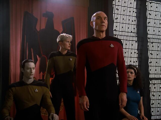 Plik:2049 alternative timeline-000 TNG S1E01-Encounter At Farpoint.jpg