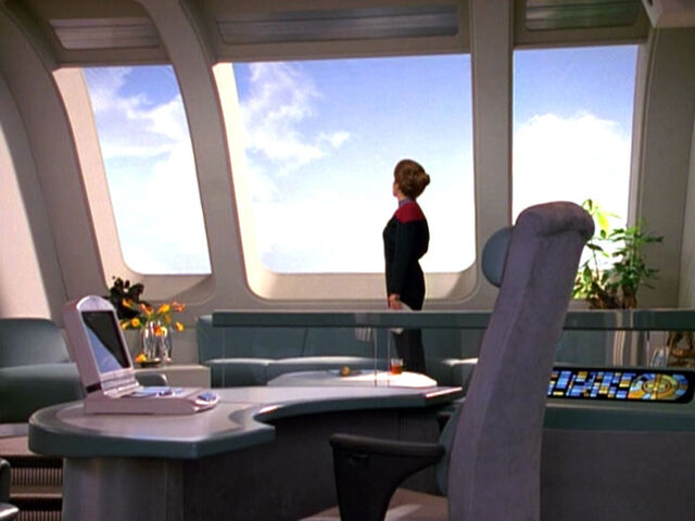 File:USS Voyager ready room 2371.jpg