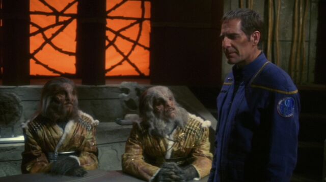 File:Xindi-Arboreals watch Jonathan Archer.jpg