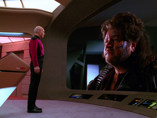 File:Picard faces Chorgan.jpg
