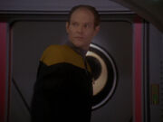 Eddington verlässt Deep Space 9.jpg