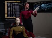 Riker zerlegt Data.jpg