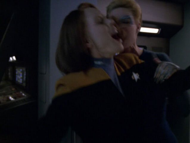 File:Seven Torres Love Bite.jpg