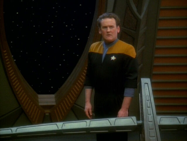 File:O'Brien sees himself talking to Quark.jpg