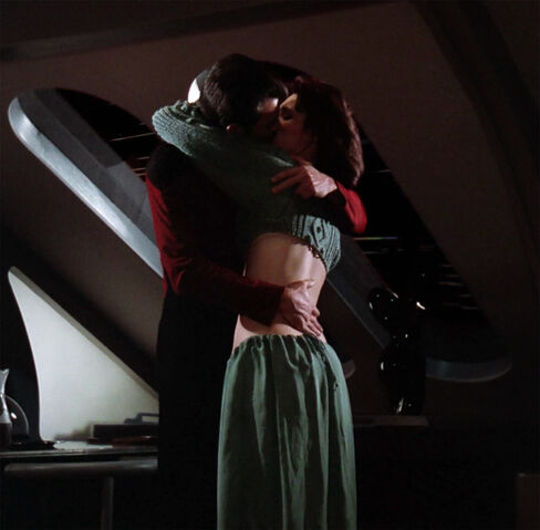 File:Riker and Brenna kiss.jpg