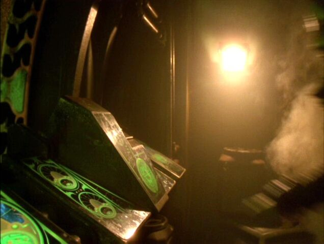 File:Malon export vessel, control room 2.jpg