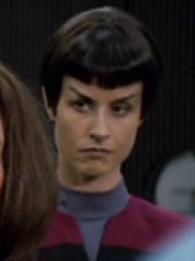 Vulkanische Sternenflottenoffizierin USS Voyager 2377.jpg