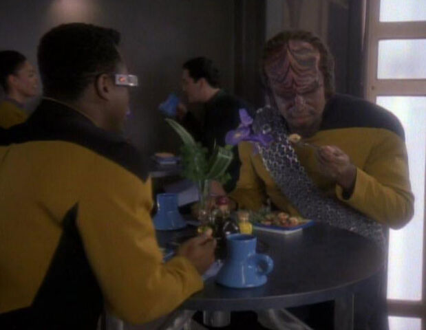 File:La Forge and Worf at the replimat.jpg