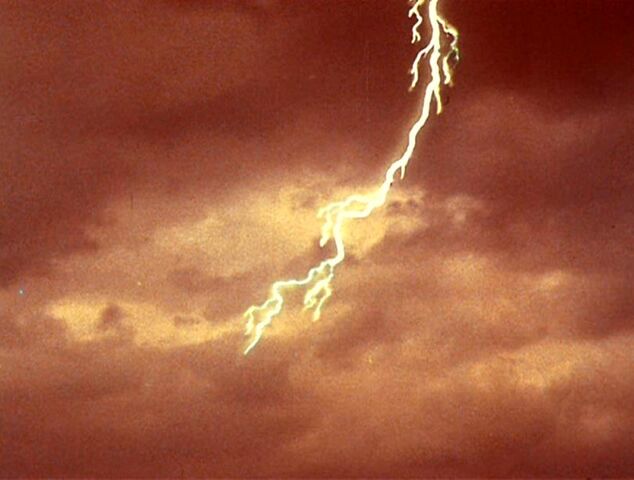 File:Lightning.jpg