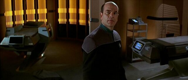 Soubor:EMH in Enterprise-E sickbay.jpg