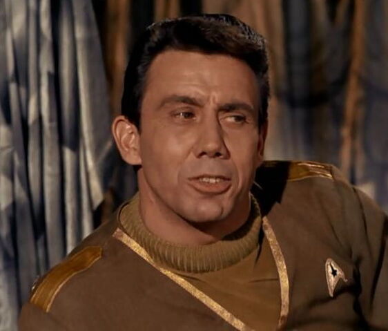 Plik:Starfleet-oficer-002.jpg