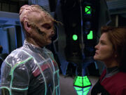 Ven droht Captain Kathryn Janeway.jpg