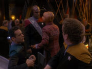 Worf erfährt von Baby.jpg