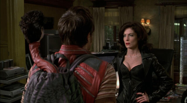 File:Serleena Talking.jpg