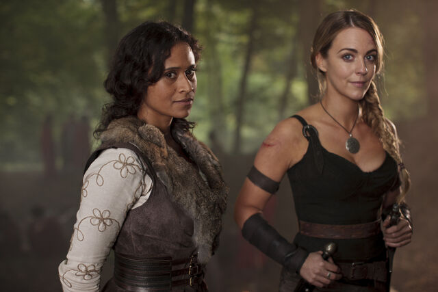 Datei:Gwen-and-Isolde-arthur-and-gwen-28574064-2560-1707.jpg