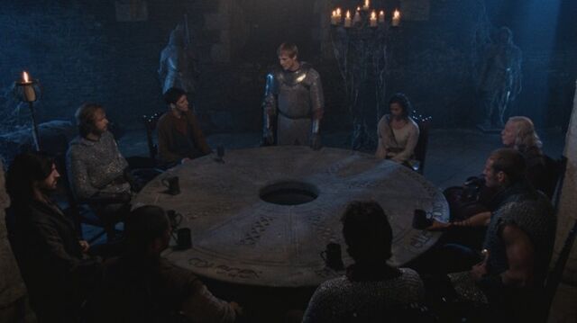 Datei:First-meeting-of-the-Knights-of-the-Round-Table-sitting-1-650x365.jpg