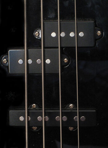 Datei:E-Bass Pickups.jpg