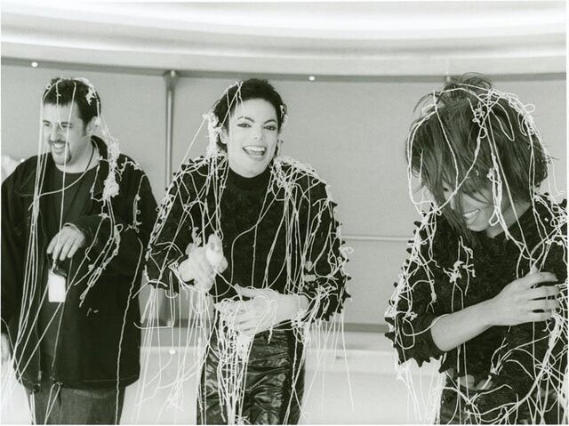 File:First-for-me-Scream-michael-jackson-29843382-686-513.jpg