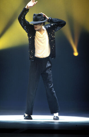 File:VMA-1995-GOD-michael-jackson-24612571-1675-2560.jpg