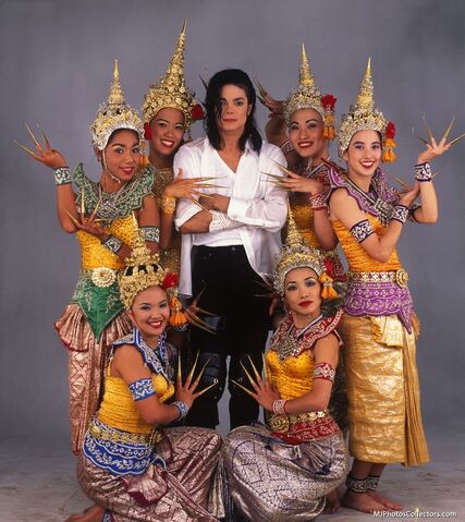 File:Black-or-white-dancers.jpg