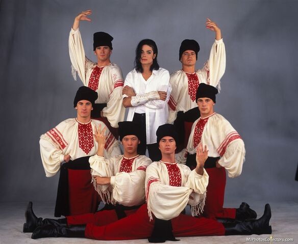 File:Hq-Black-or-White-pic-s-michael-jackson-16208481-1216-9981.jpg