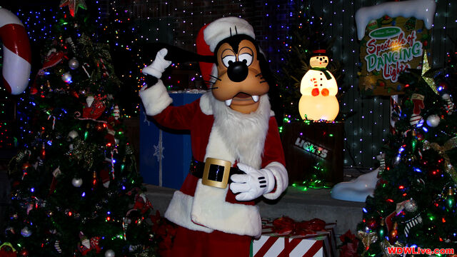 File:Santa-goofy-1-9-2.jpg