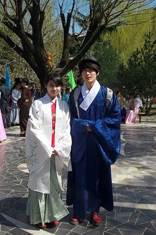 File:Hanfu man and lady.jpg