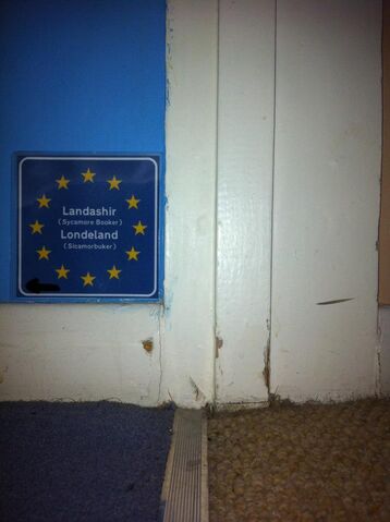 File:Border sign.jpg