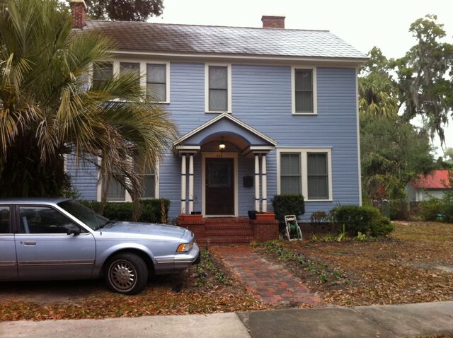 File:The "Blue" House.jpg