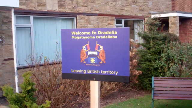 File:Real border sign.png