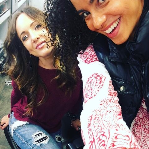 File:BTS Parisa Fitz-Henley and Ashley Moore 2.jpg