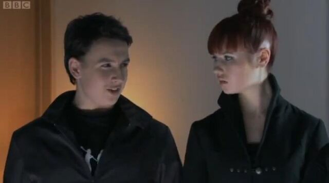 File:Zoe and tom look.jpg