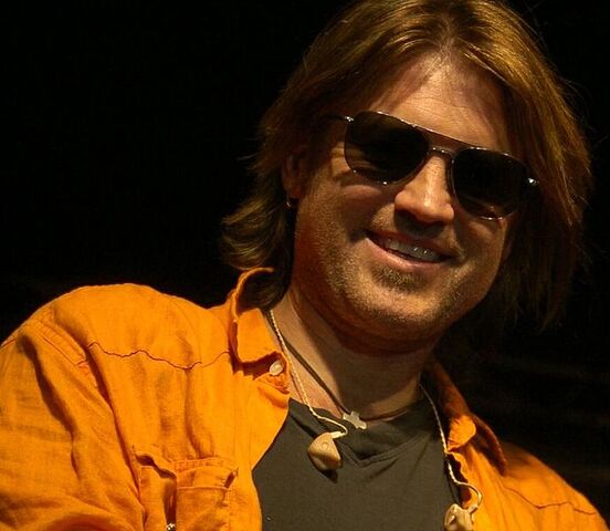 File:689px-Billy Ray Cyrus crop.jpg