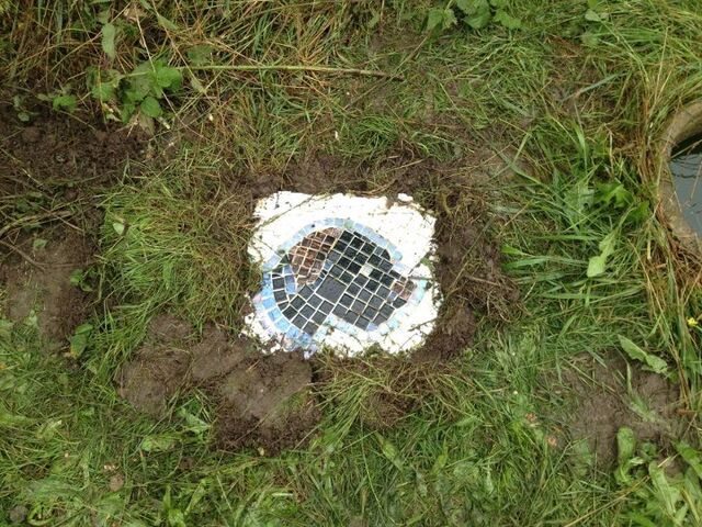File:Dog Mosaic in situ.jpg