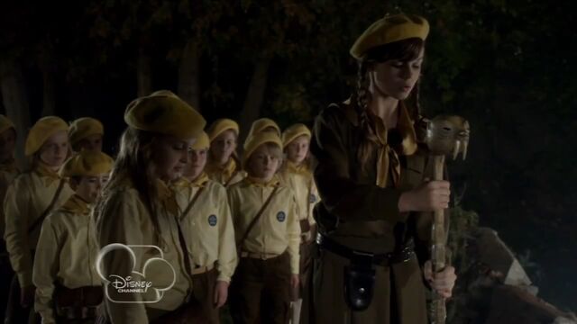 Arquivo:My-babysitters-a-vampire--village-of-the-darned--206--ella-jonas-farlinger--niamh-wilson.jpg