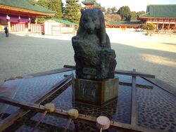 Heian-jingû Shintô Shrine - Stone statue of White Tiger (Byakko).jpg