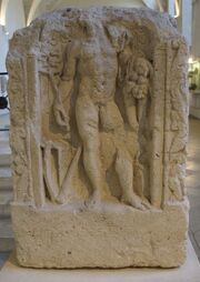Teutatès base de colonne rue du Temple.jpg
