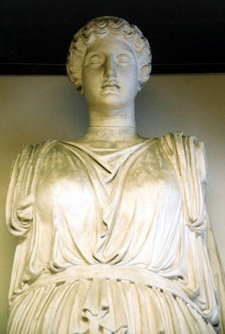 Arquivo:Estátua de Hera 3.png