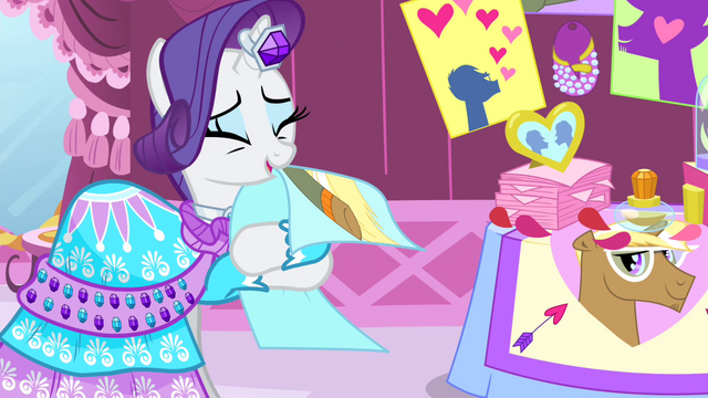 File:Rarity giggles S4E13.png